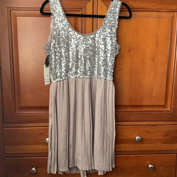 BB Dakota Cocktail Dress - Picture 2 of 3